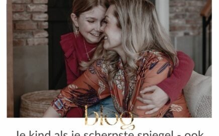 moeder die ziet hoe dochter haar spiegelt en zo sneller kan groeien als onderneemster